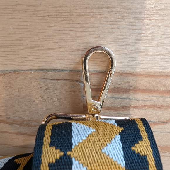 Geometric Patterned Strap - Picture 4 of 4